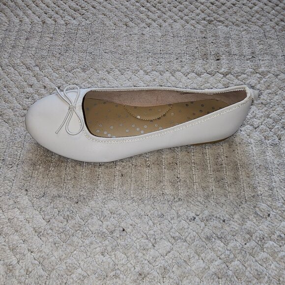 Cat & Jack White Ballet Flats with Bow - Girls Size 4 - Dress Shoes - Picture 4 of 11